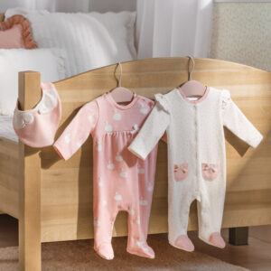 pijamas a elegir entre dos con babero Rosa Baby ECOFRIENDS